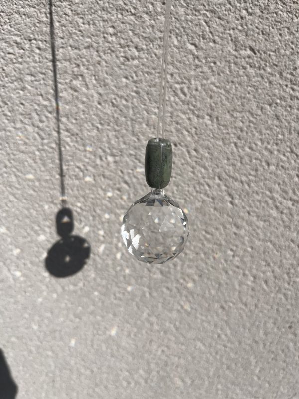 Boule Facettée en Cristal de Roche – Équilibrez l’Énergie de Votre Intérieur avec le Feng Shui – Image 2