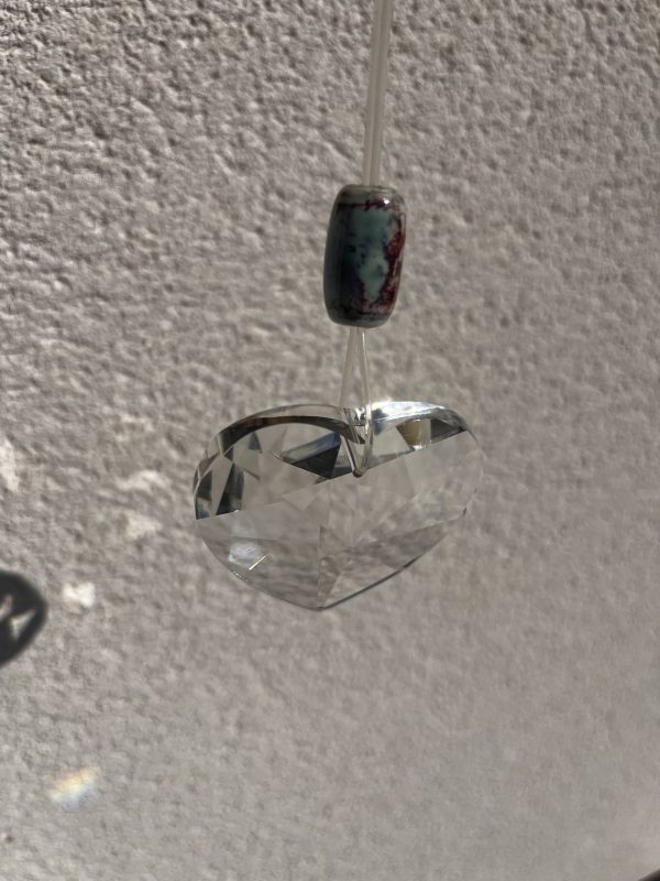 Boule Facettée en Cristal de Roche – Équilibrez l’Énergie de Votre Intérieur avec le Feng Shui – Image 5