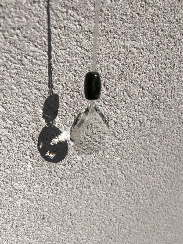Boule Facettée en Cristal de Roche – Équilibrez l’Énergie de Votre Intérieur avec le Feng Shui – Image 6