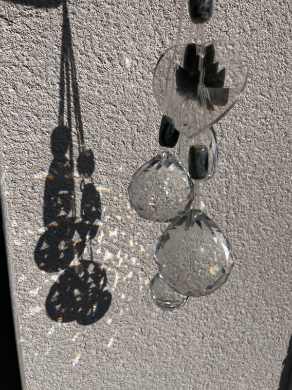 Boule Facettée en Cristal de Roche – Équilibrez l’Énergie de Votre Intérieur avec le Feng Shui – Image 7