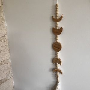 Suspension en bois et perles – Déco bohème naturelle