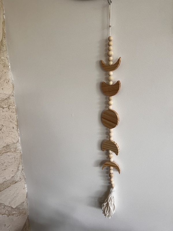 Suspension en bois et perles – Déco bohème naturelle