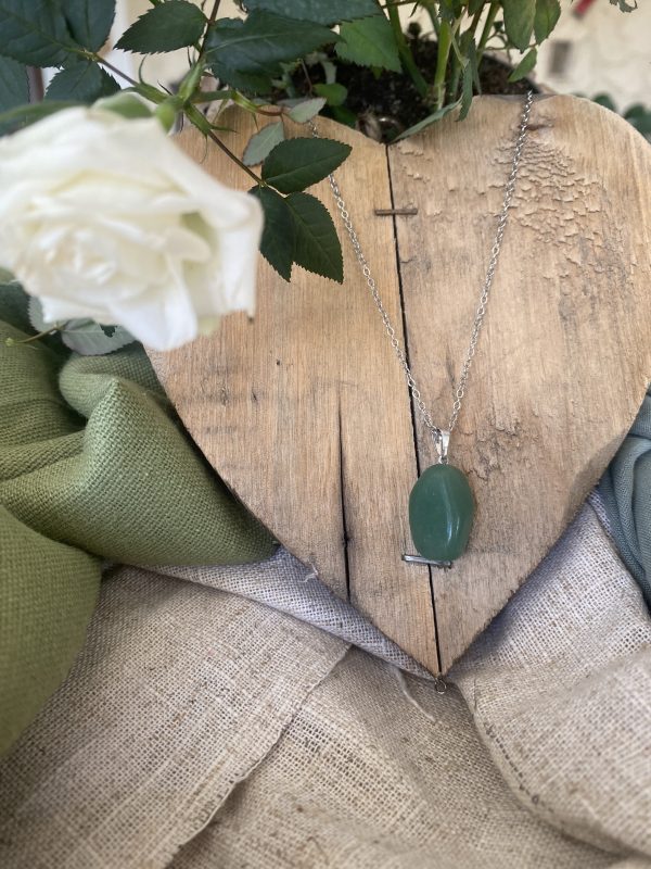Pendentifs en pierre naturelle – Élégance et énergie à fleur de peau – Image 7