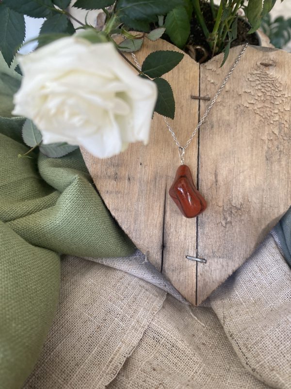 Pendentifs en pierre naturelle – Élégance et énergie à fleur de peau – Image 6