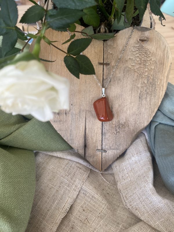 Pendentifs en pierre naturelle – Élégance et énergie à fleur de peau