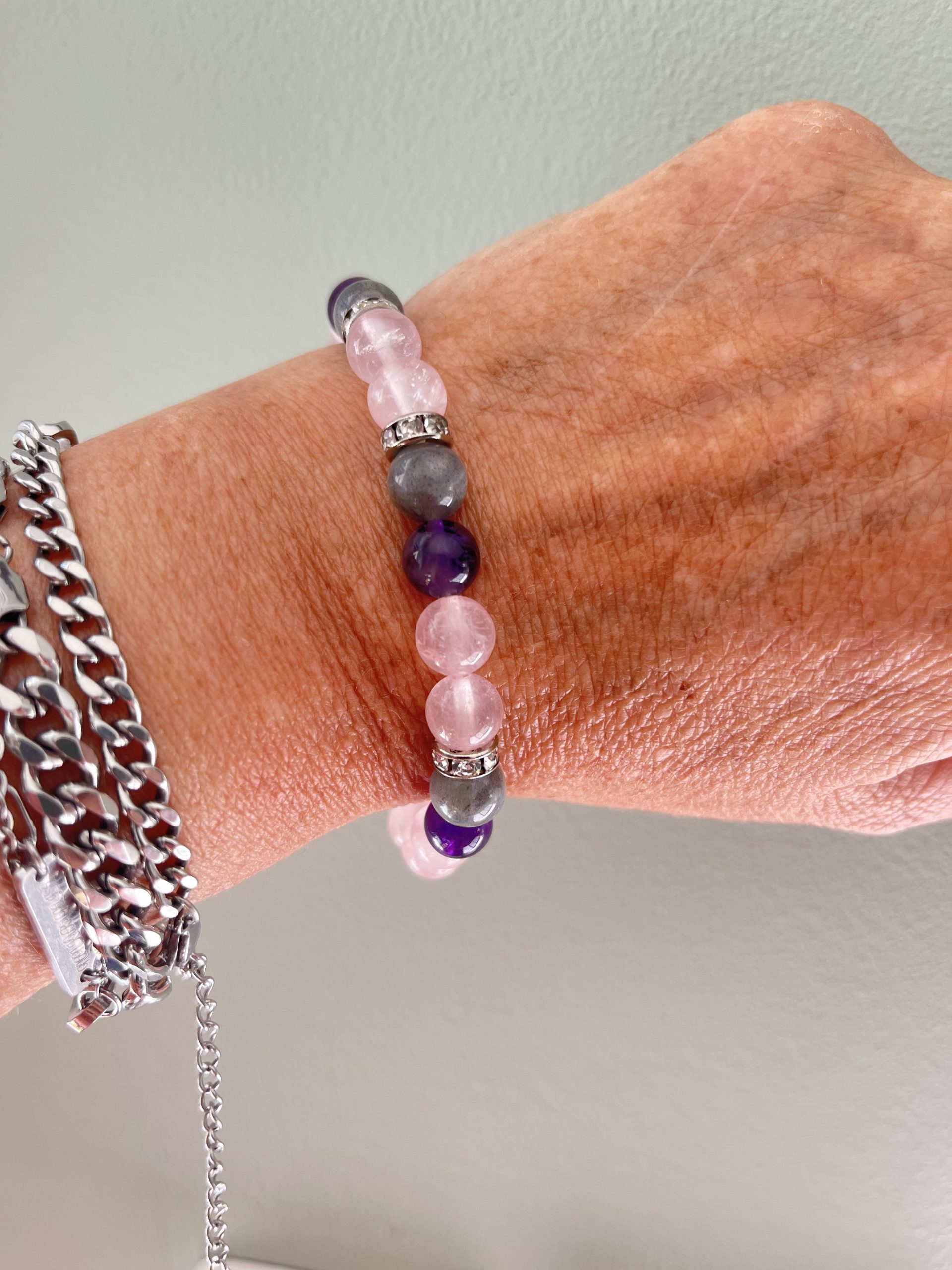 Bracelet Anti-Stress Femme en Pierres Naturelles – Améthyste, Quartz Rose & Labradorite | Équilibre Intérieur – Image 5