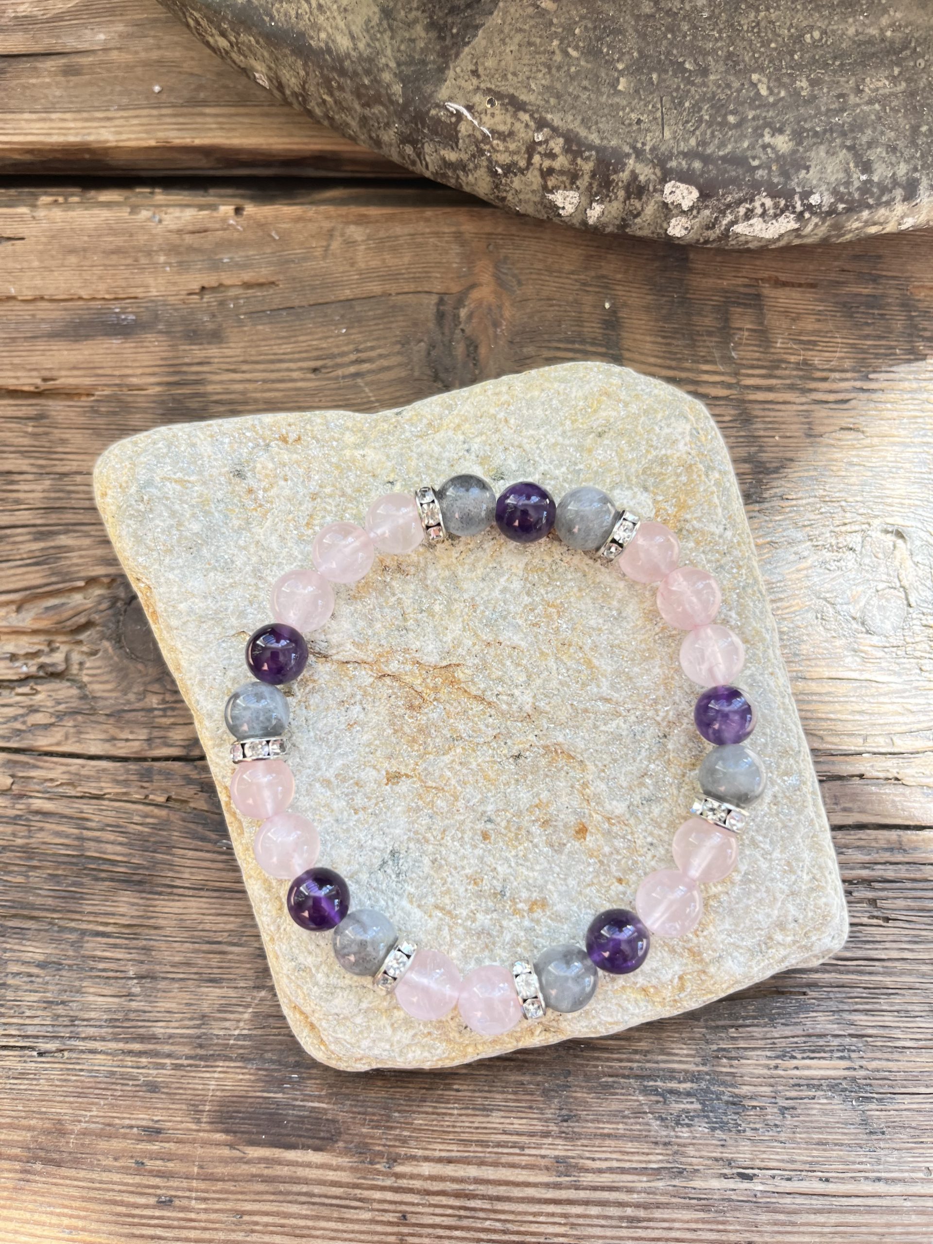 Bracelet Anti-Stress Femme en Pierres Naturelles – Améthyste, Quartz Rose & Labradorite | Équilibre Intérieur – Image 3