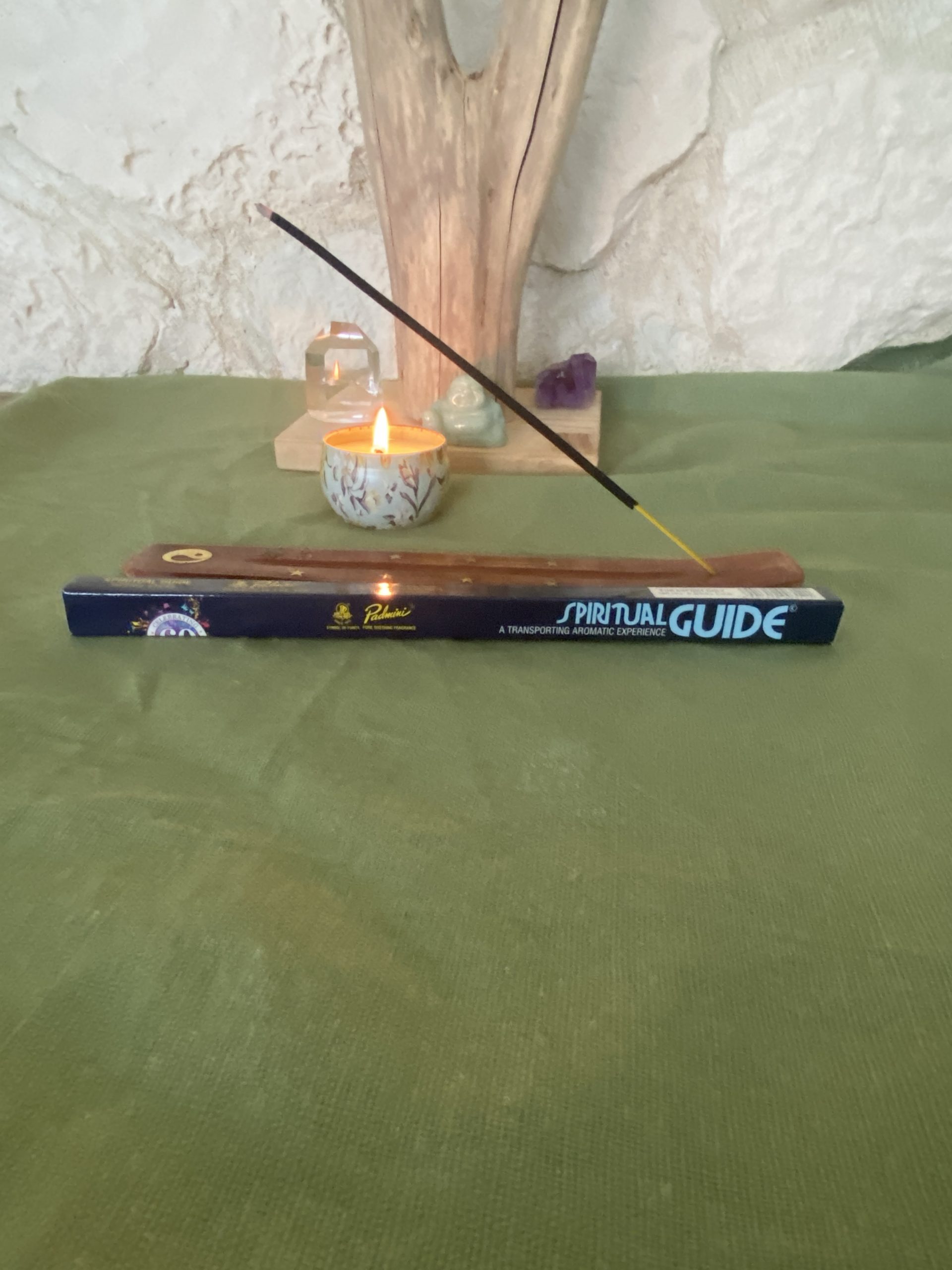 Encens Spiritual Guide : bienfaits, utilisation et rituels de guidance spirituelle – Image 3