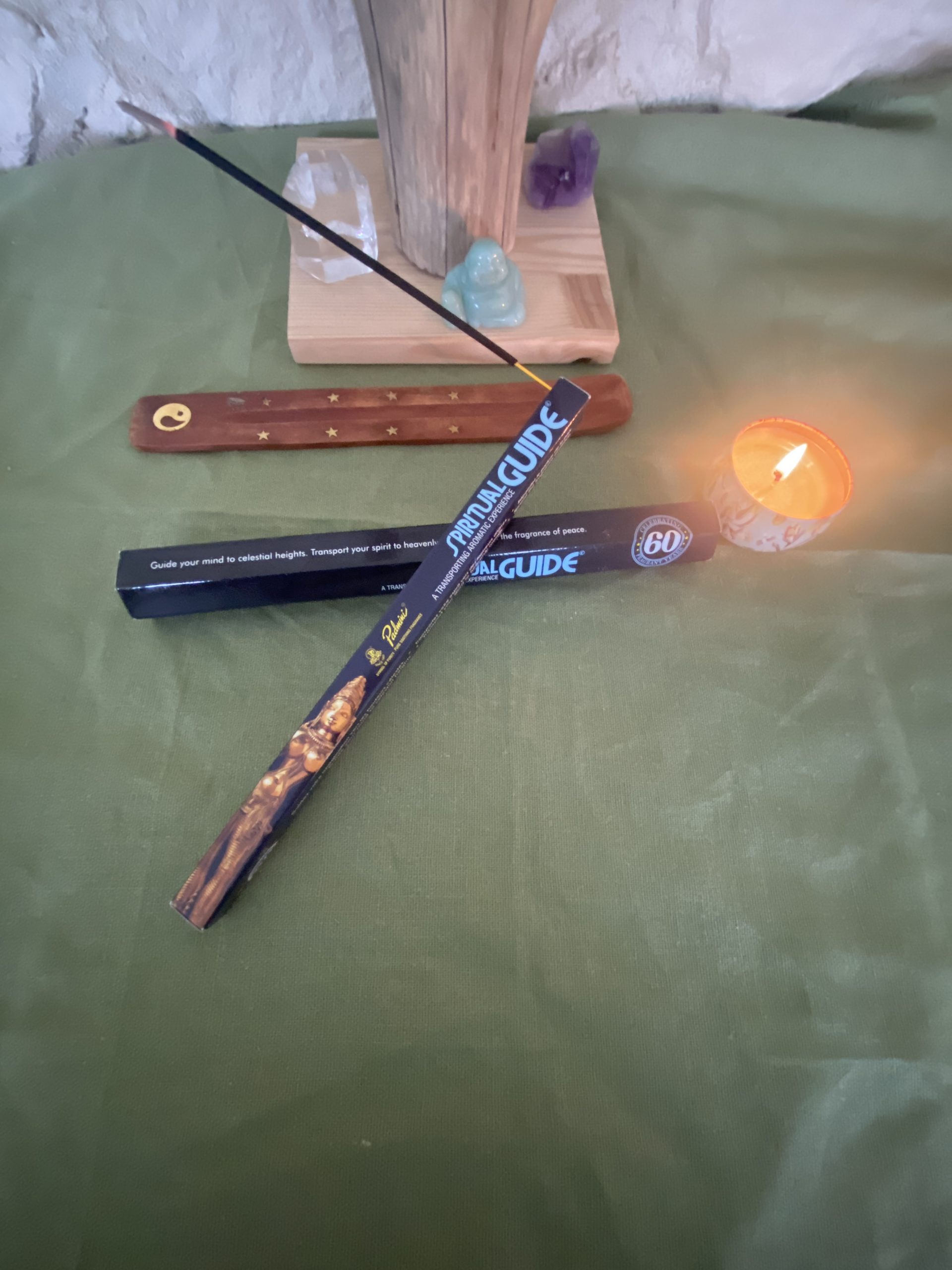 Encens Spiritual Guide : bienfaits, utilisation et rituels de guidance spirituelle