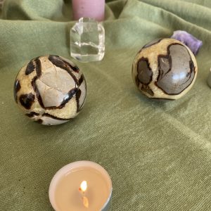 Sphère Septaria – Pierre de Stabilité Émotionnelle et sérénité