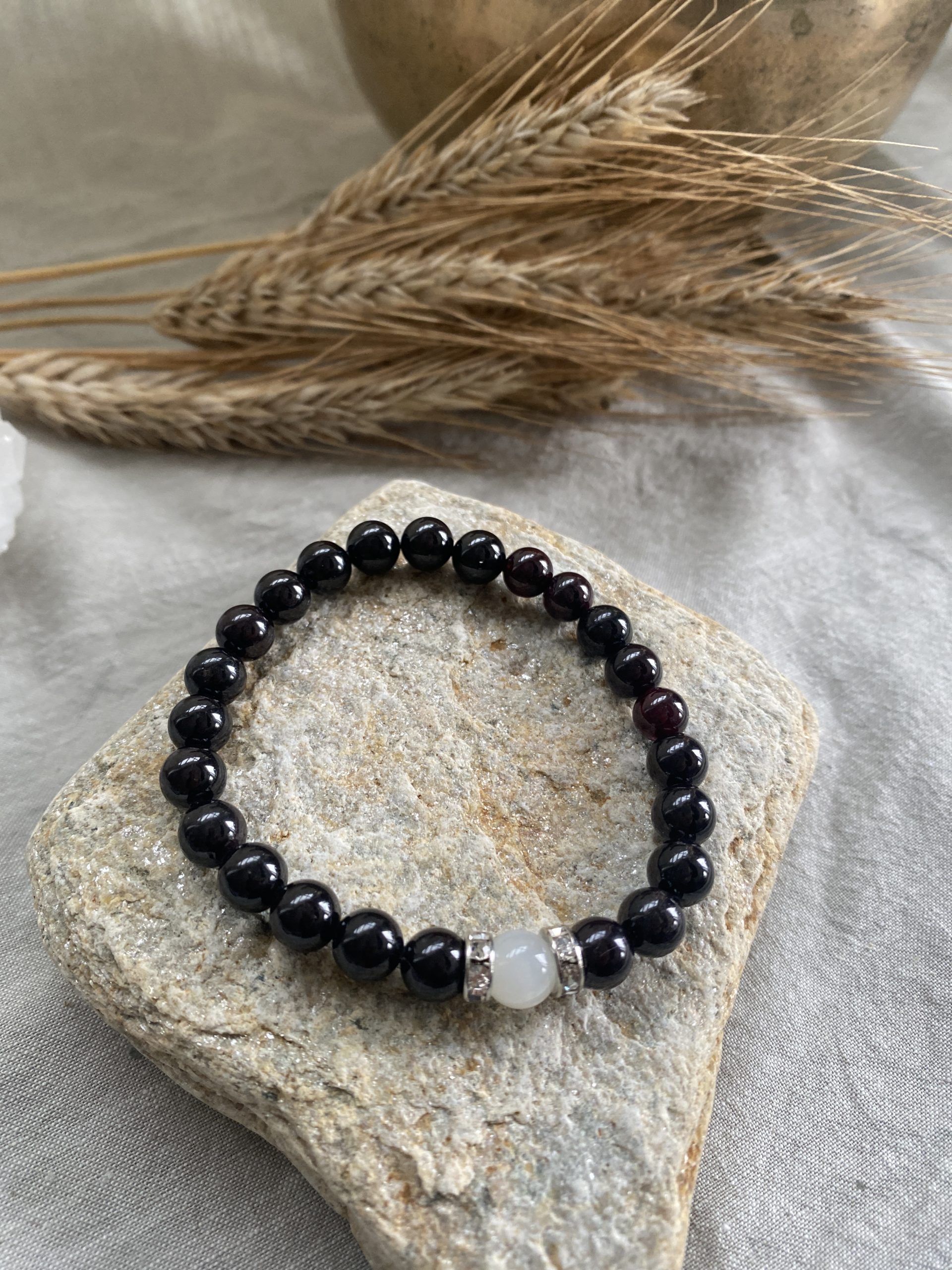 Bracelet Grenat pour Lutter contre la Fatigue Physique et Mentale – Image 4