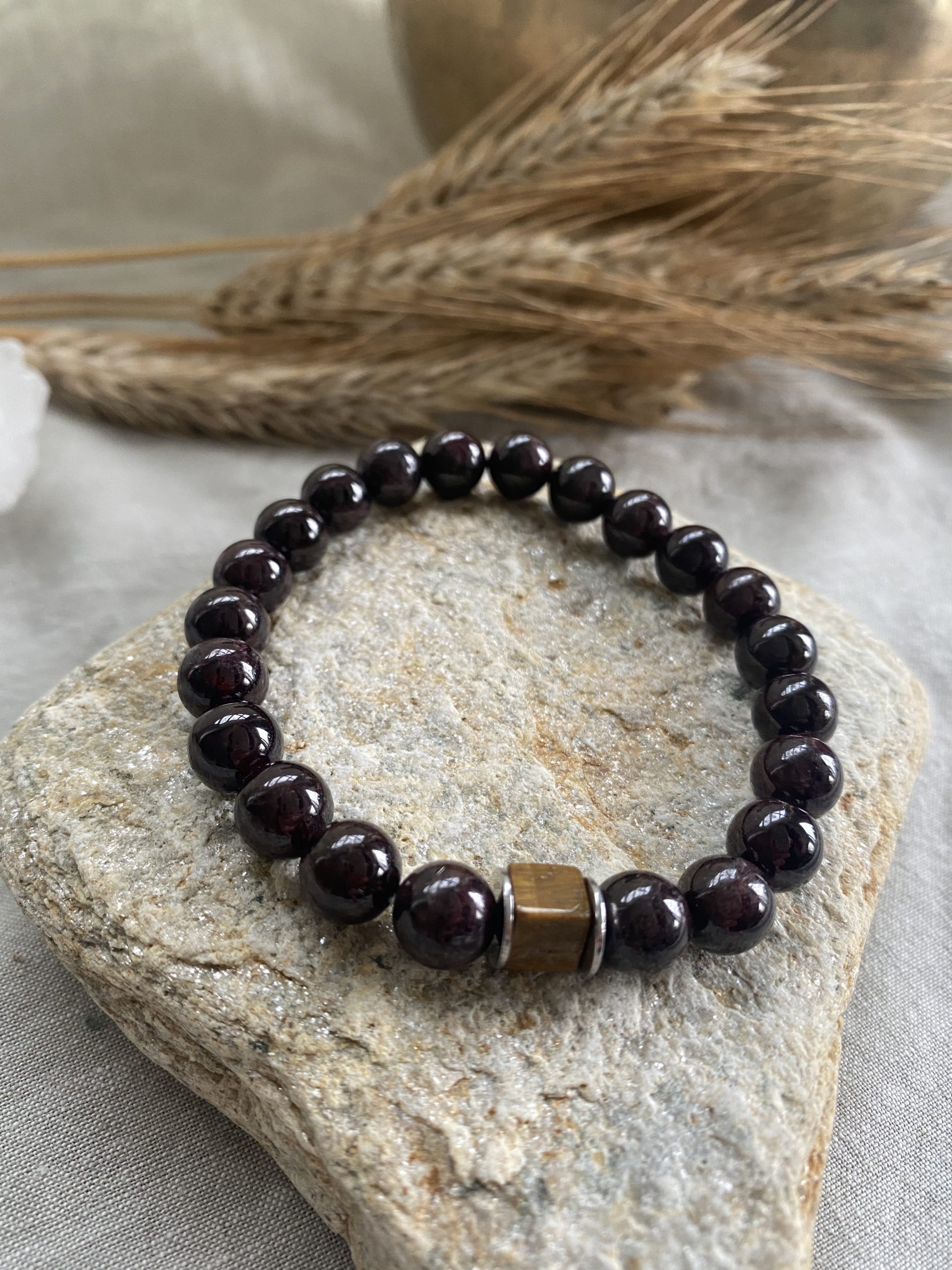 Bracelet Grenat pour Lutter contre la Fatigue Physique et Mentale – Image 3