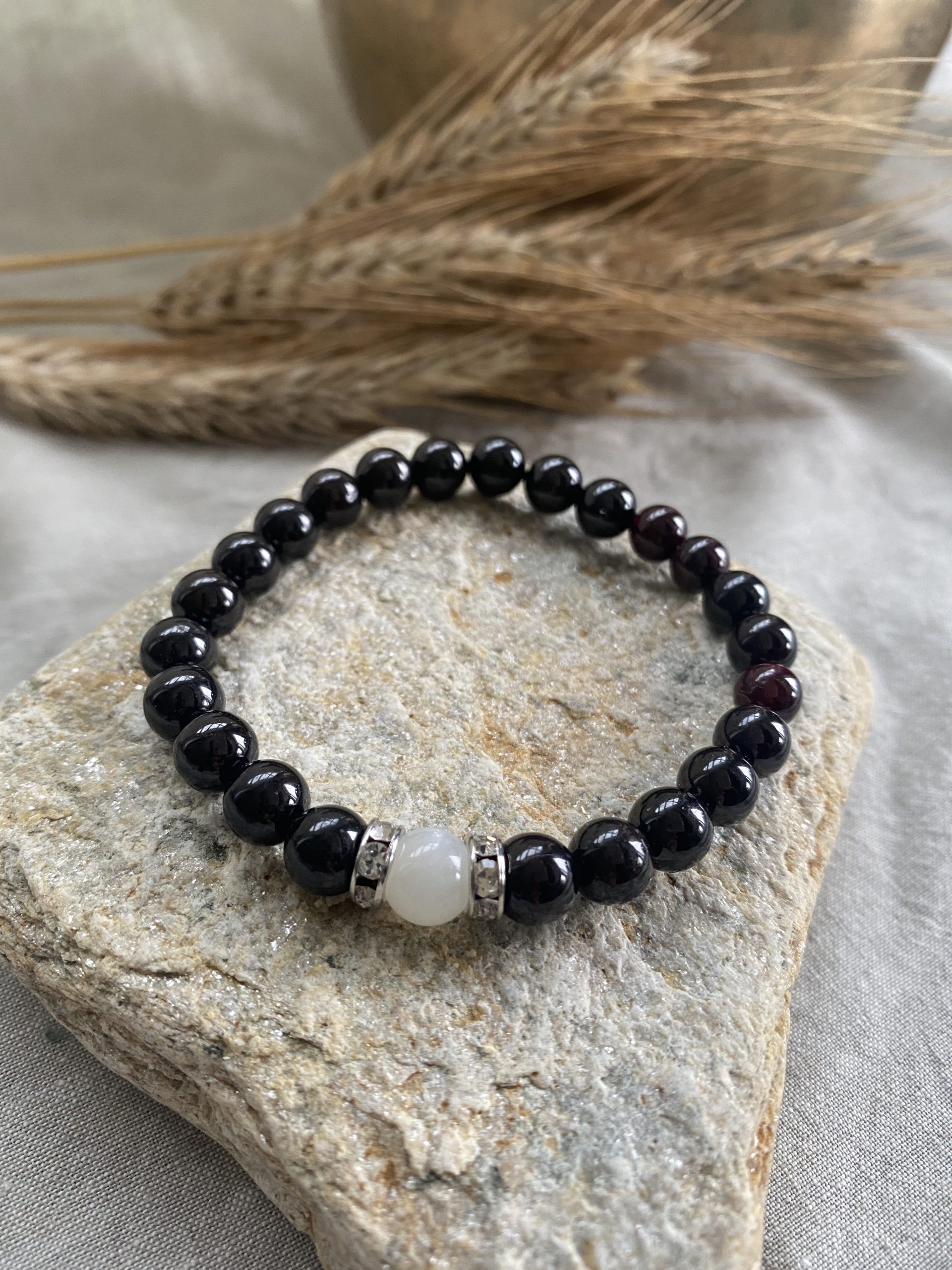 Bracelet Grenat pour Lutter contre la Fatigue Physique et Mentale – Image 2