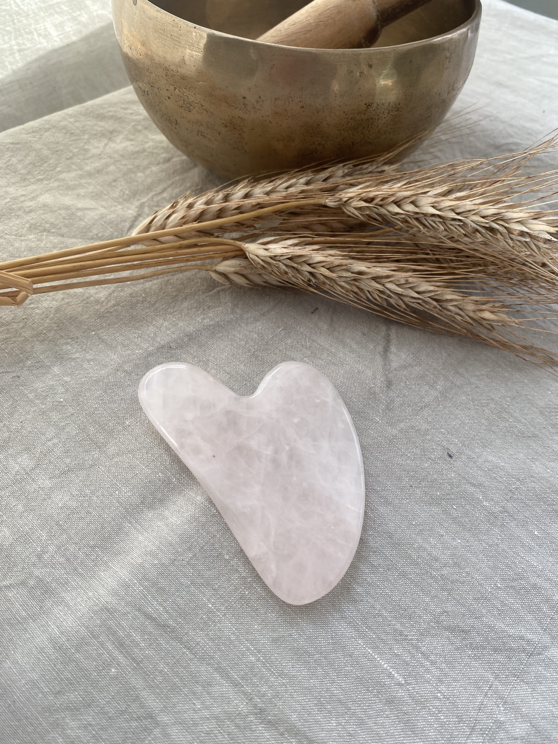 Gua Sha visage en pierre naturelle – Massage, éclat & bien-être – Image 3