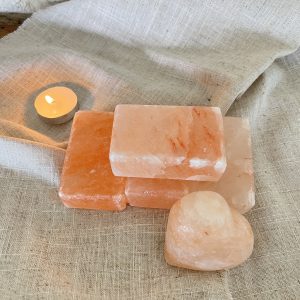 Pierre en Sel de l’Himalaya 200g – Rectangulaire ou Cœur – Purification & Énergie Positive