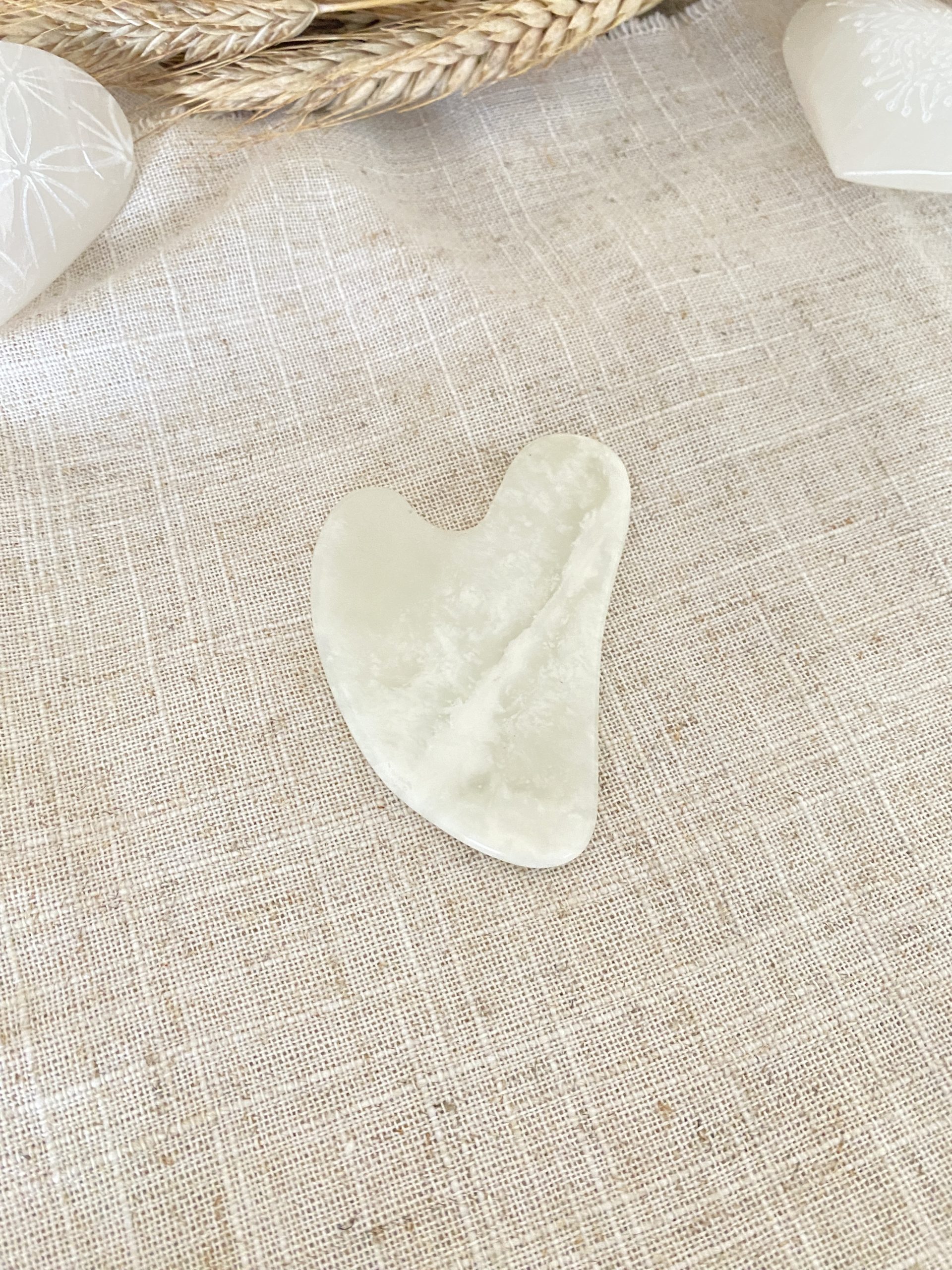 Gua Sha visage en pierre naturelle – Massage, éclat & bien-être – Image 5