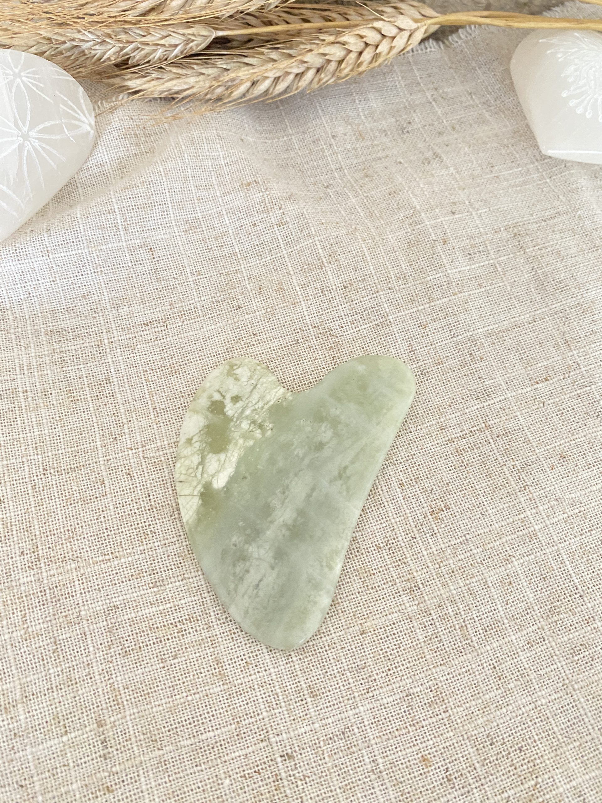 Gua Sha visage en pierre naturelle – Massage, éclat & bien-être – Image 7