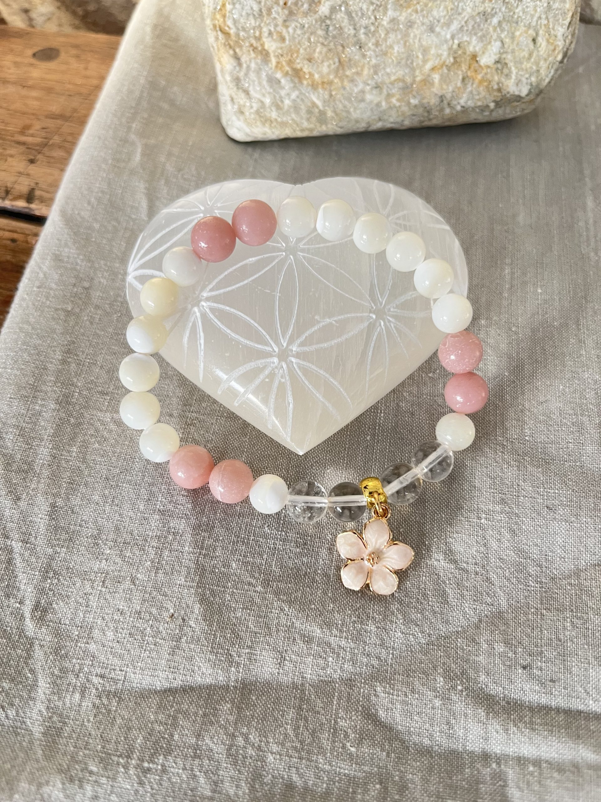 Bracelet Opale & Pierre de Lune avec Cristal de Roche – Douceur, intuition et clarté – Image 3