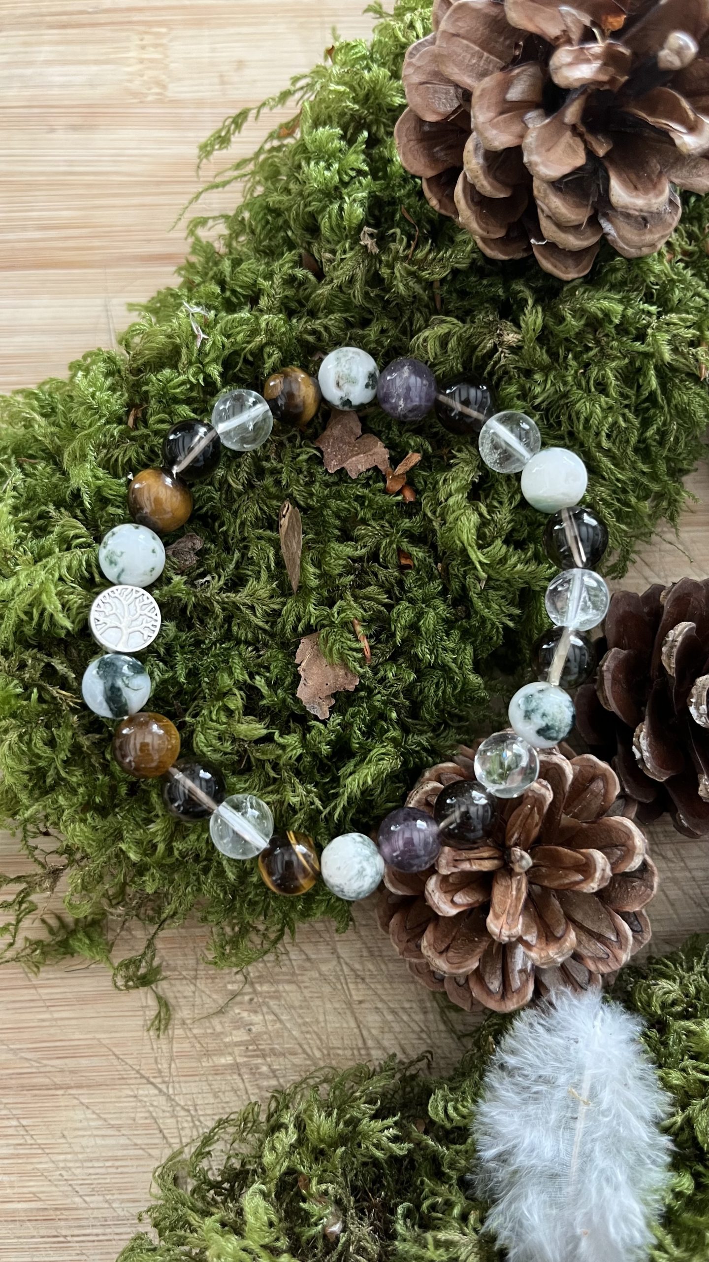 Bracelet en pierre naturelle : Le Cœur de la Forêt Là où la nature murmure ses plus anciens secrets. – Image 2