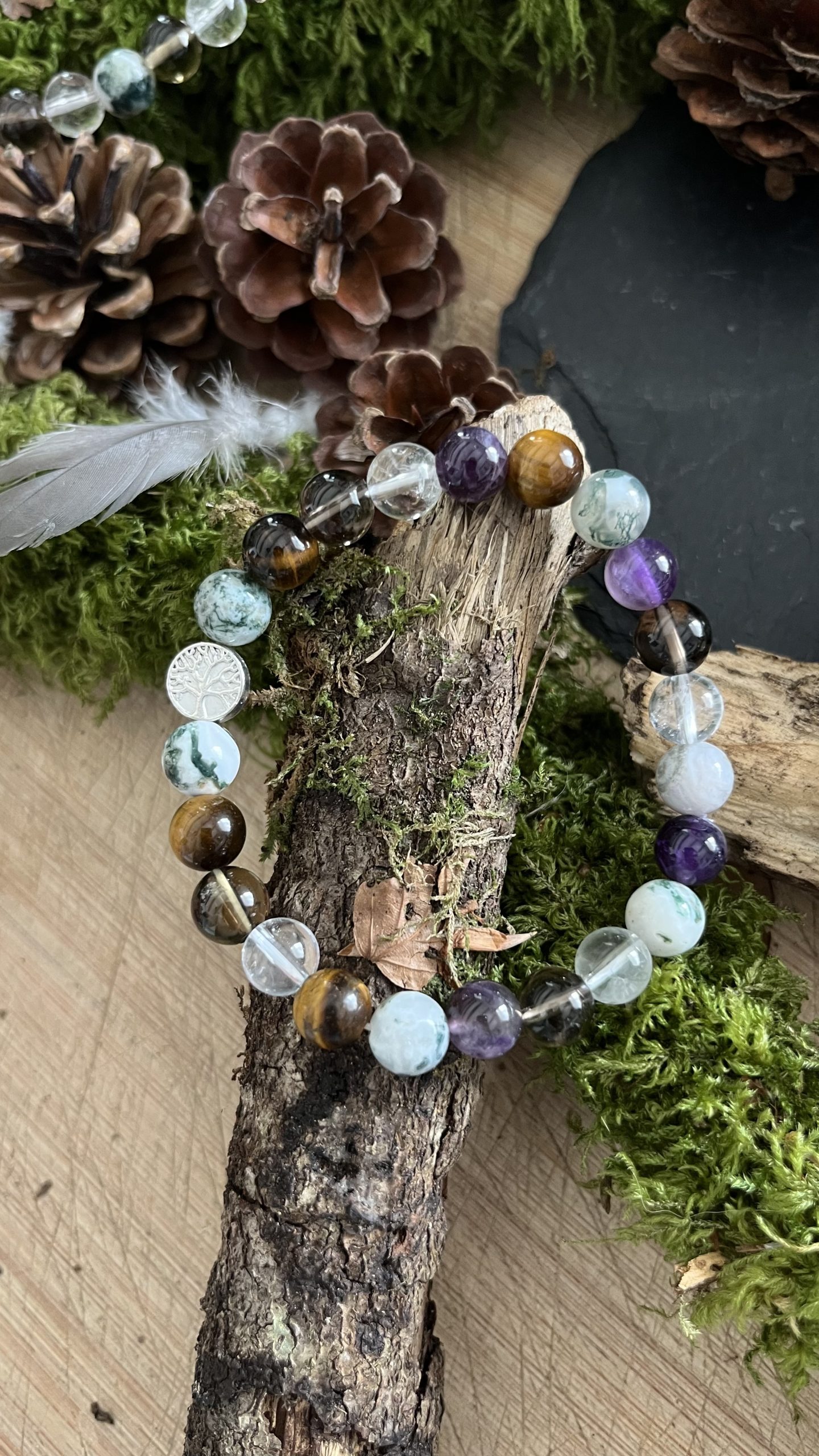 Bracelet en pierre naturelle : Le Cœur de la Forêt Là où la nature murmure ses plus anciens secrets. – Image 8