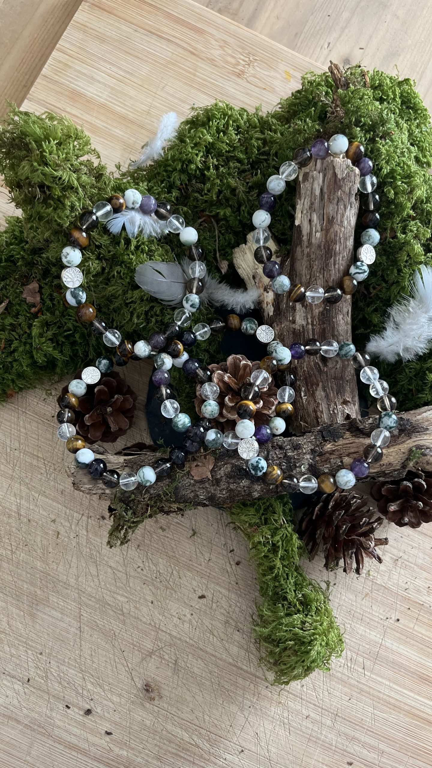 Bracelet en pierre naturelle : Le Cœur de la Forêt Là où la nature murmure ses plus anciens secrets. – Image 9
